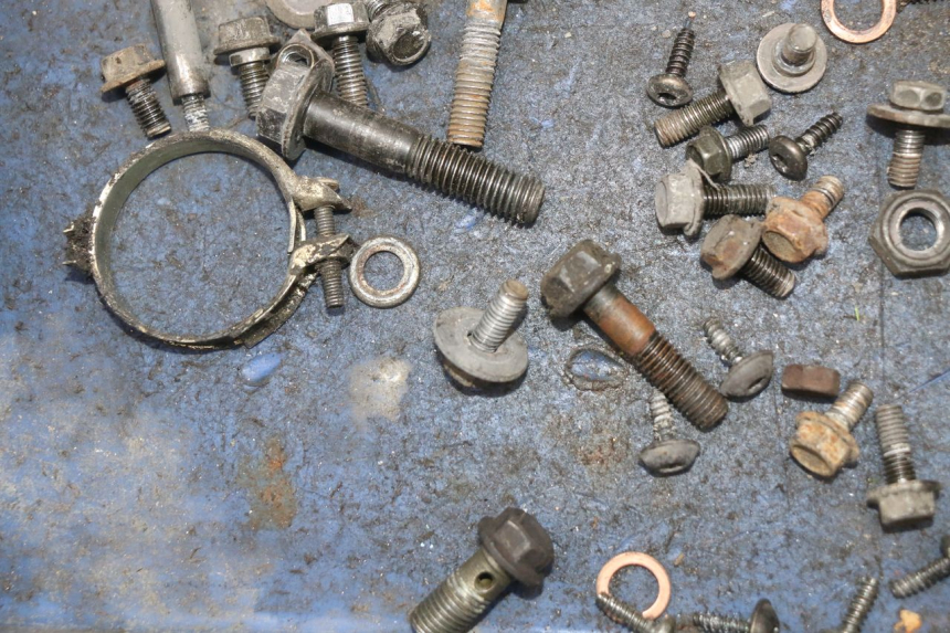 photo de SAC VISSERIE VIS PEUGEOT VIVACITY NEW 4T 50 (2008 - 2017) - Autre angle de vue