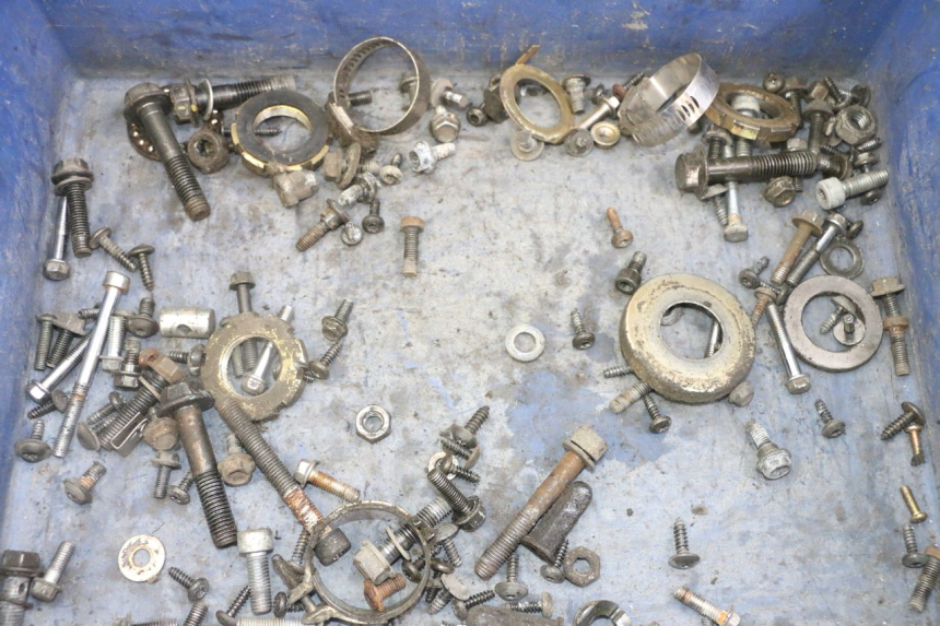 photo de SAC VISSERIE VIS PEUGEOT VIVACITY NEW 4T 50 (2008 - 2017) - Détail de la pièce