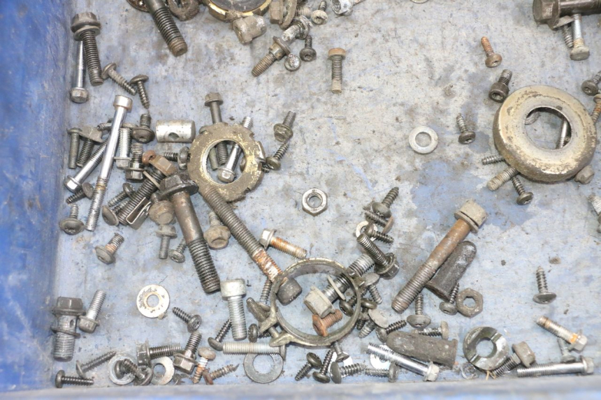 photo de SAC VISSERIE VIS PEUGEOT VIVACITY NEW 4T 50 (2008 - 2017) - Zoom état d’usage