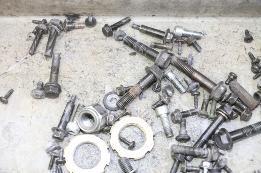 photo de SAC VISSERIE VIS PEUGEOT VIVACITY NEW 4T 50 (2008 - 2017) - Détail de la pièce