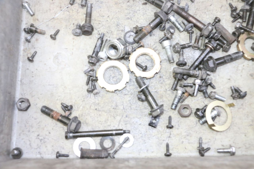 photo de SAC VISSERIE VIS PEUGEOT VIVACITY NEW 4T 50 (2008 - 2017) - Zoom état d’usage