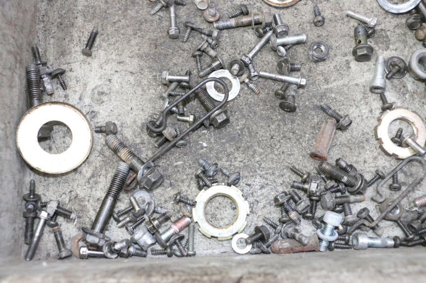 photo de SAC VISSERIE VIS PEUGEOT VIVACITY NEW 4T 50 (2008 - 2017) - Détail de la pièce