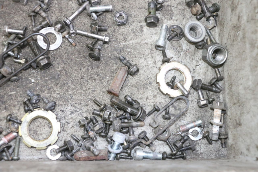 photo de SAC VISSERIE VIS PEUGEOT VIVACITY NEW 4T 50 (2008 - 2017) - Zoom état d’usage