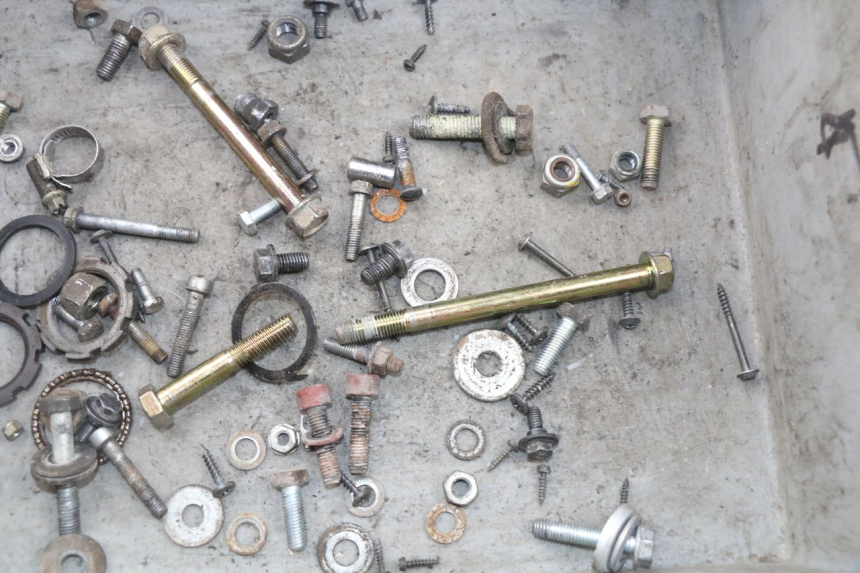 photo de SAC VISSERIE VIS PEUGEOT VIVACITY 50 (1998 - 2003) - Détail de la pièce