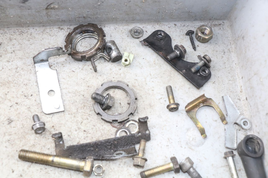 photo de SAC VISSERIE VIS PEUGEOT VIVACITY 50 (2004 - 2009) - Autre angle de vue