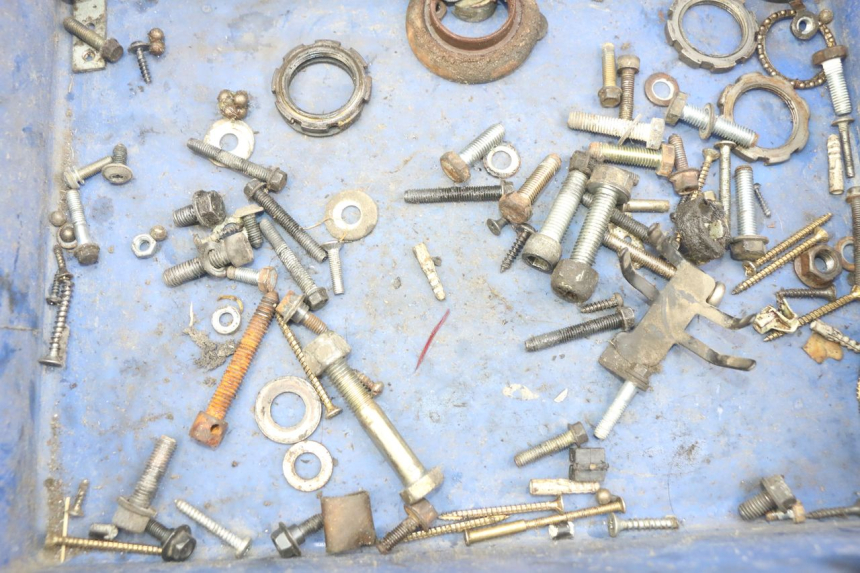 photo de SAC VISSERIE VIS PEUGEOT VIVACITY 50 (1998 - 2003) - Détail de la pièce