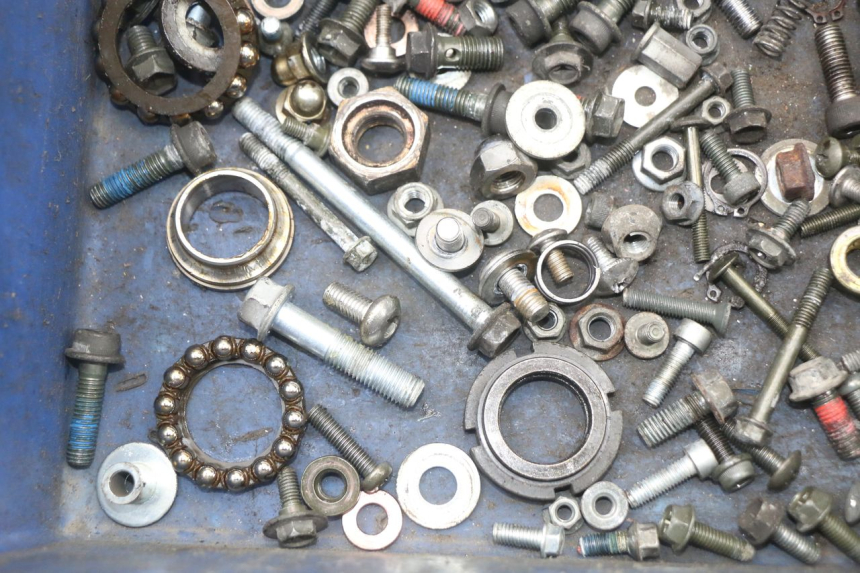 photo de SAC VISSERIE VIS SUZUKI VL INTRUDER 125 (2004 - 2007) - Autre angle de vue