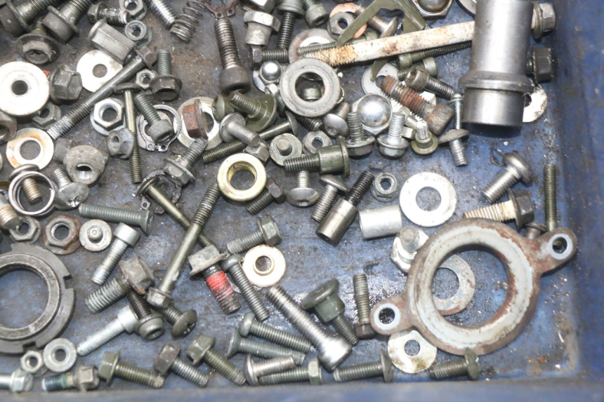 photo de SAC VISSERIE VIS SUZUKI VL INTRUDER 125 (2004 - 2007) - Gros plan technique