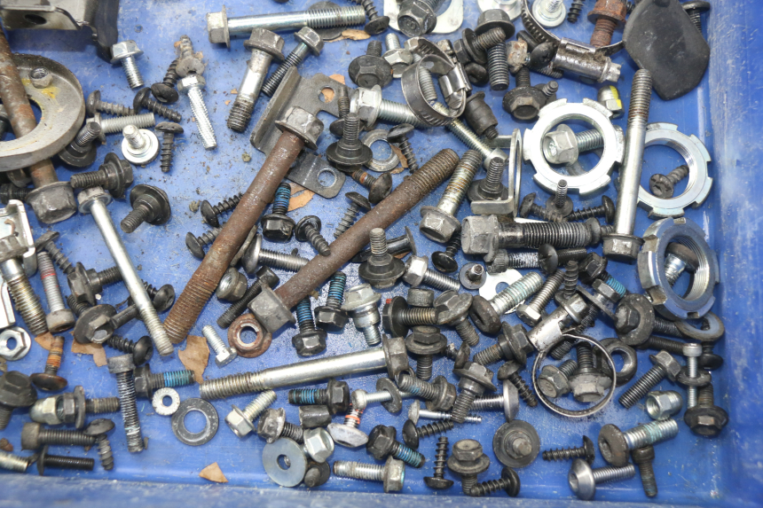 photo de SAC VISSERIE VIS YAMAHA XMAX X-MAX ABS 125 (2014 - 2016) - Zoom état d’usage