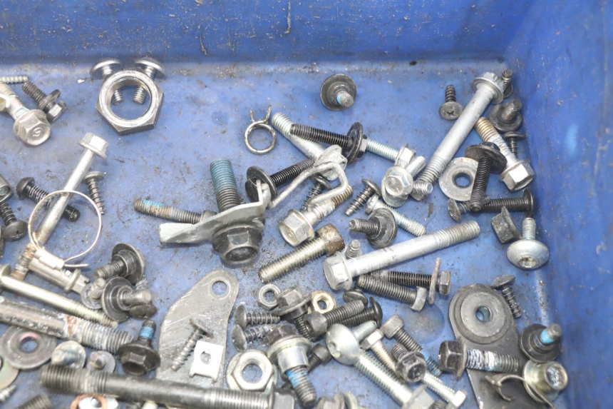 photo de SAC VISSERIE VIS YAMAHA X-MAX XMAX 125 (2010 - 2013) - Autre angle de vue