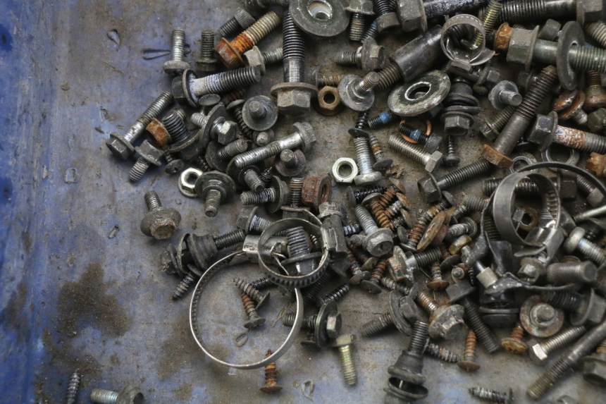 photo de SAC VISSERIE VIS YAMAHA XMAX X-MAX 125 (2006 - 2009) - Zoom état d’usage