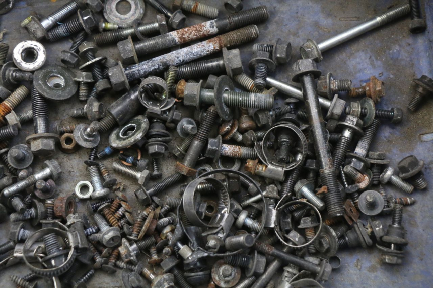 photo de SAC VISSERIE VIS YAMAHA XMAX X-MAX 125 (2006 - 2009) - Autre angle de vue