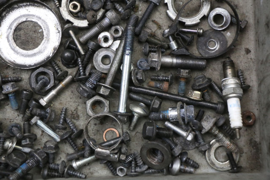 photo de SAC VISSERIE VIS YAMAHA X-MAX XMAX 125 (2010 - 2013) - Gros plan technique