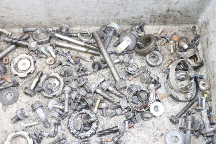 photo de SAC VISSERIE VIS YAMAHA XMAX X-MAX 125 (2006 - 2009) - Détail de la pièce