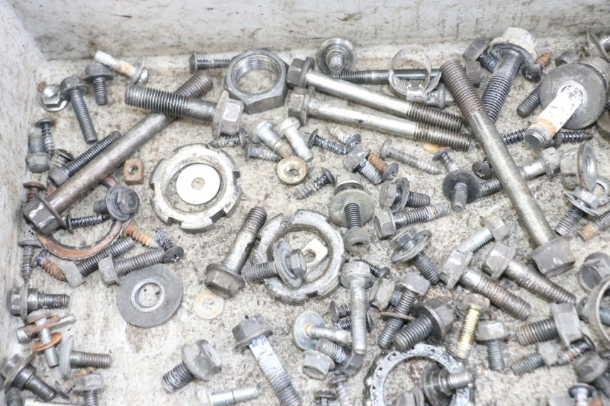 photo de SAC VISSERIE VIS YAMAHA XMAX X-MAX 125 (2006 - 2009) - Zoom état d’usage