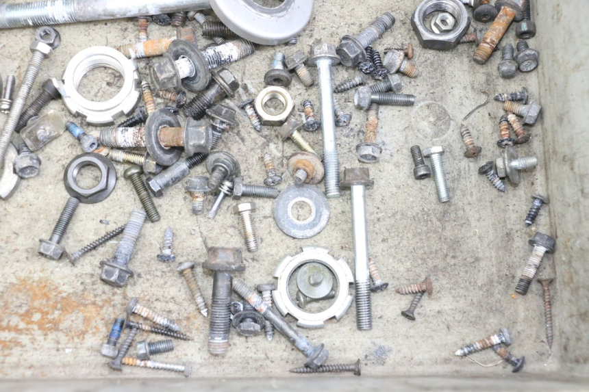 photo de SAC VISSERIE VIS YAMAHA XMAX X-MAX 125 (2006 - 2009) - Détail de la pièce