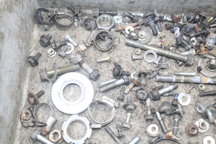 photo de SAC VISSERIE VIS YAMAHA XMAX X-MAX 125 (2006 - 2009) - Détail de la pièce