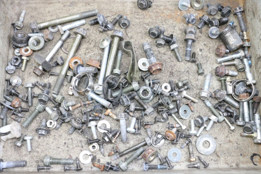 photo de SAC VISSERIE VIS YAMAHA XMAX X-MAX 125 (2006 - 2009) - Détail de la pièce