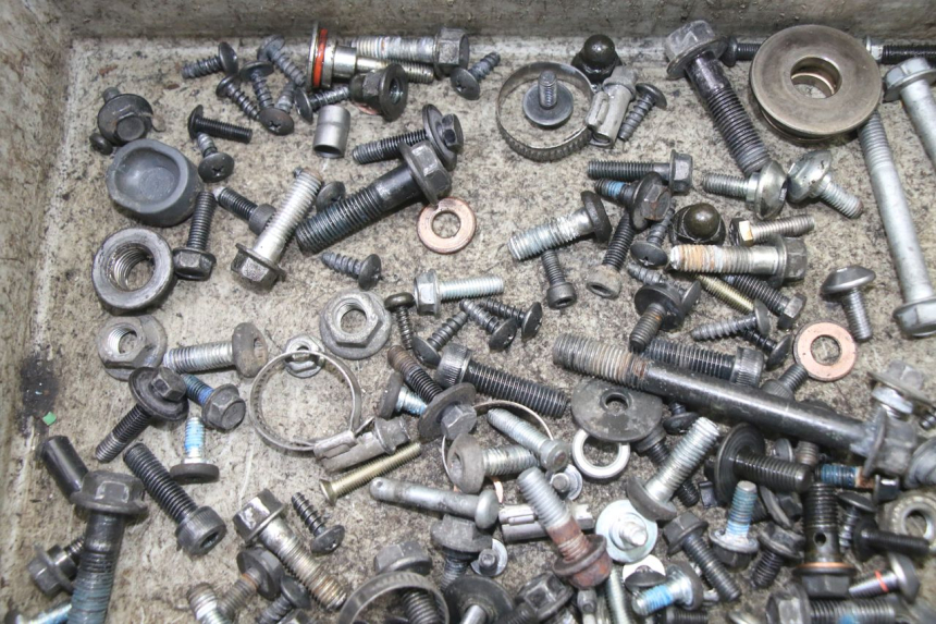 photo de SAC VISSERIE VIS YAMAHA X-MAX XMAX 125 (2010 - 2013) - Détail de la pièce