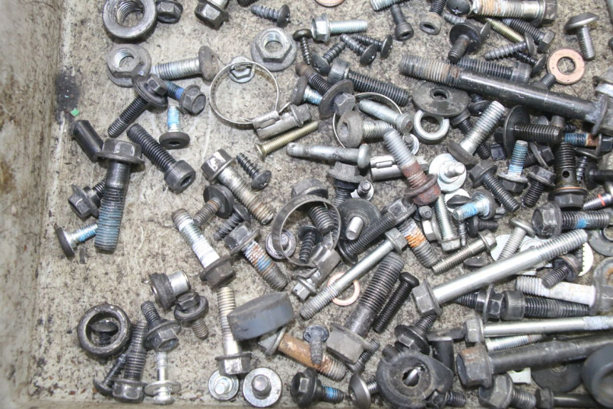 photo de SAC VISSERIE VIS YAMAHA X-MAX XMAX 125 (2010 - 2013) - Autre angle de vue