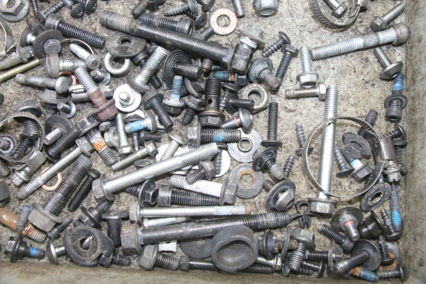 photo de SAC VISSERIE VIS YAMAHA X-MAX XMAX 125 (2010 - 2013) - Gros plan technique