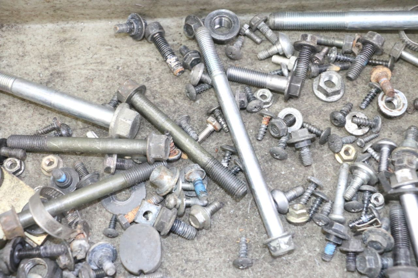 photo de SAC VISSERIE VIS YAMAHA X-MAX XMAX 125 (2010 - 2013) - Détail de la pièce