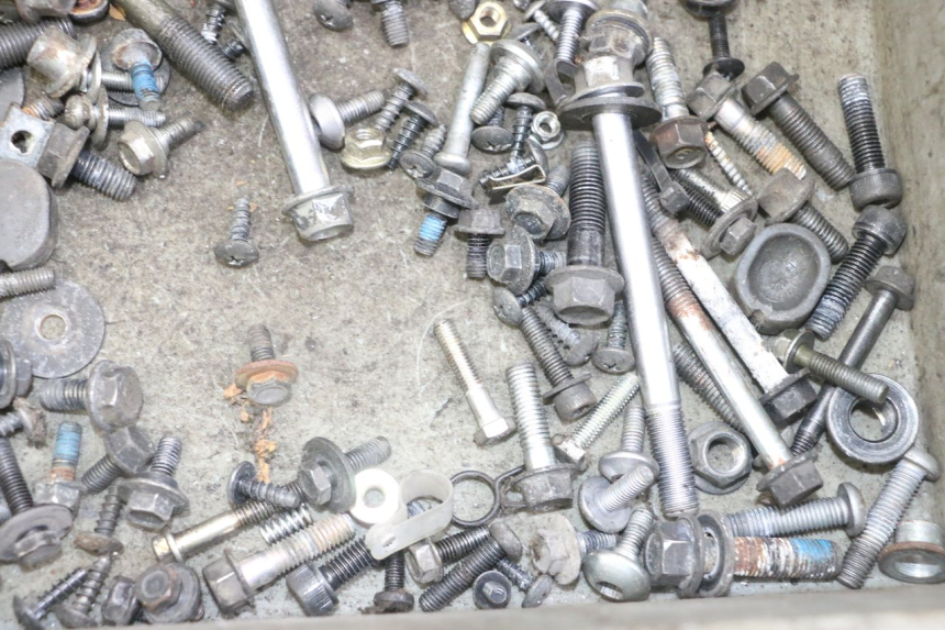 photo de SAC VISSERIE VIS YAMAHA X-MAX XMAX 125 (2010 - 2013) - Autre angle de vue