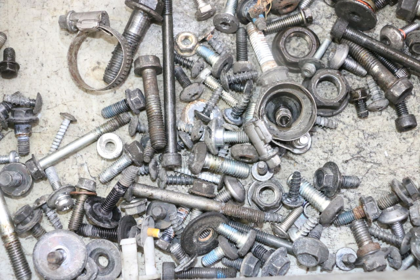 photo de SAC VISSERIE VIS YAMAHA X-MAX XMAX 125 (2010 - 2013) - Détail de la pièce