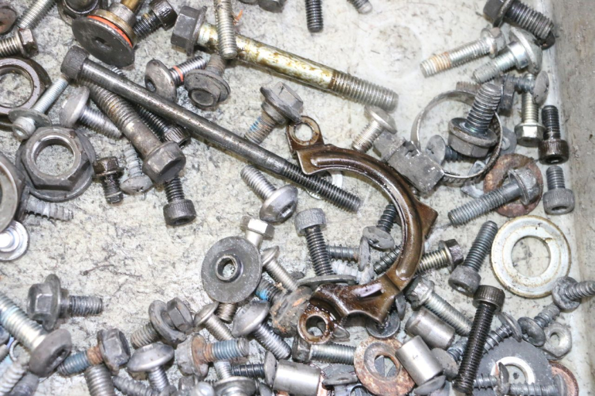 photo de SAC VISSERIE VIS YAMAHA X-MAX XMAX 125 (2010 - 2013) - Zoom état d’usage