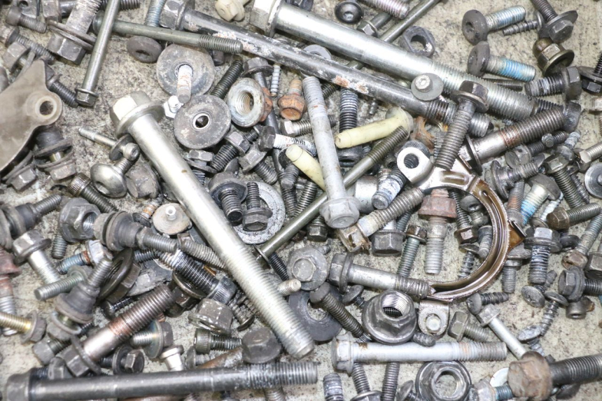 photo de SAC VISSERIE VIS YAMAHA X-MAX XMAX 125 (2010 - 2013) - Détail de la pièce