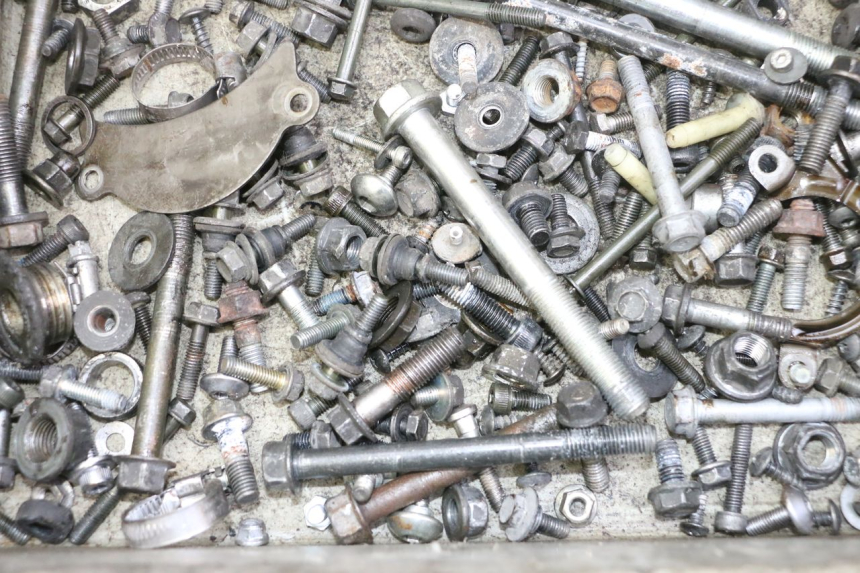 photo de SAC VISSERIE VIS YAMAHA X-MAX XMAX 125 (2010 - 2013) - Autre angle de vue