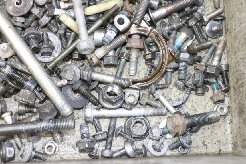 photo de SAC VISSERIE VIS YAMAHA X-MAX XMAX 125 (2010 - 2013) - Gros plan technique