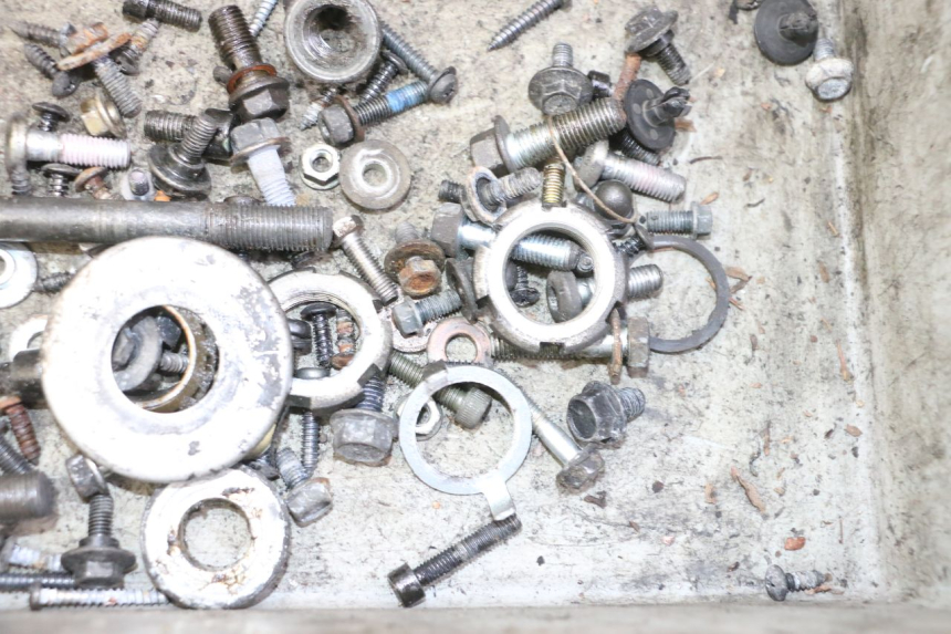 photo de SAC VISSERIE VIS YAMAHA X-MAX XMAX 250 (2006 - 2009) - Gros plan technique