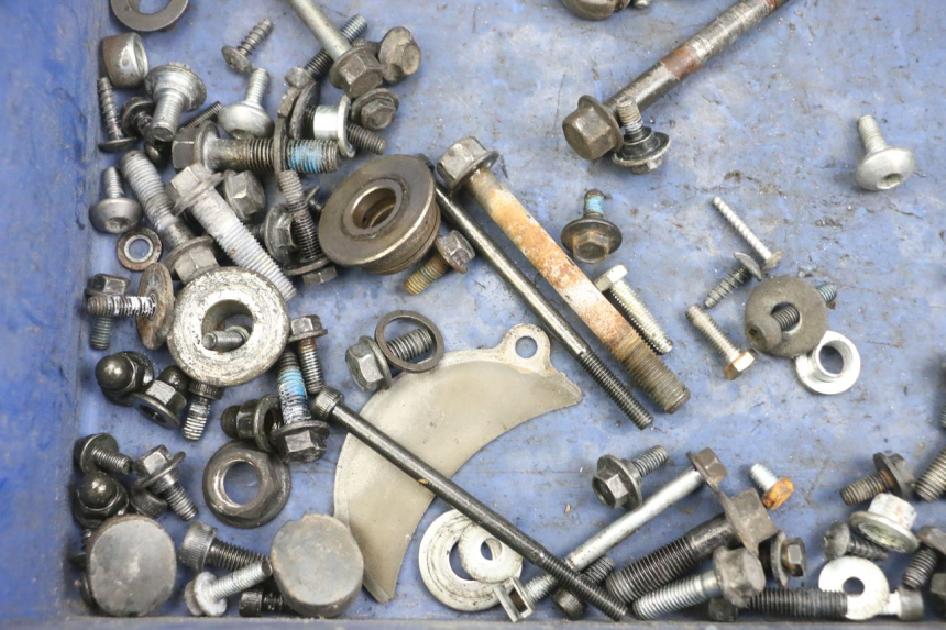 photo de SAC VISSERIE VIS YAMAHA X-MAX XMAX 125 (2010 - 2013) - Autre angle de vue