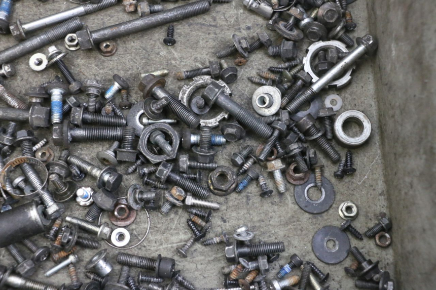 photo de SAC VISSERIE VIS YAMAHA XMAX X-MAX 125 (2006 - 2009) - Autre angle de vue