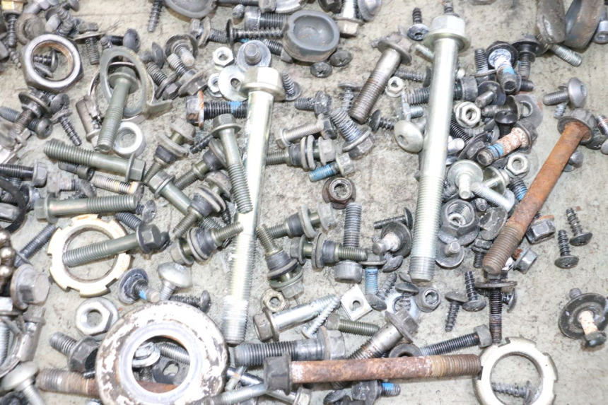 photo de SAC VISSERIE VIS YAMAHA X-MAX XMAX 125 (2010 - 2013) - Détail de la pièce