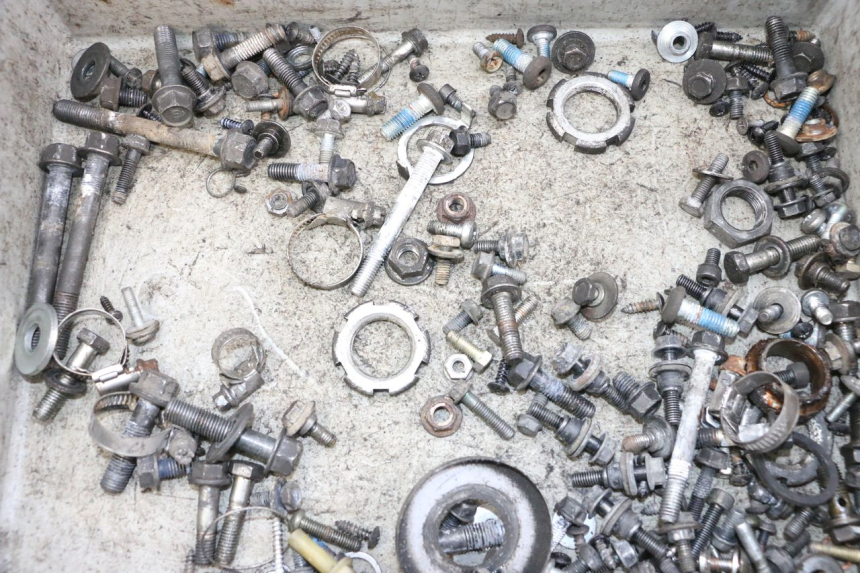 photo de SAC VISSERIE VIS YAMAHA XMAX X-MAX 125 (2006 - 2009) - Détail de la pièce