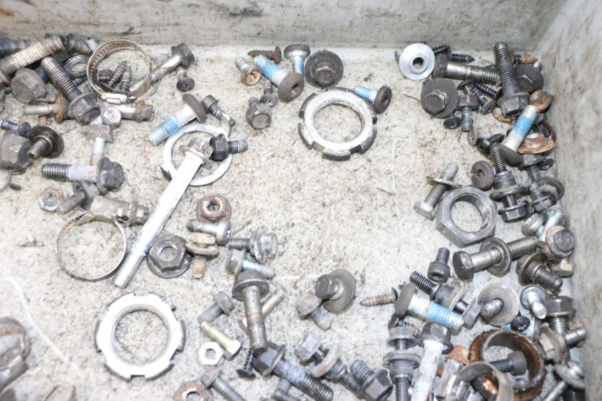 photo de SAC VISSERIE VIS YAMAHA XMAX X-MAX 125 (2006 - 2009) - Zoom état d’usage