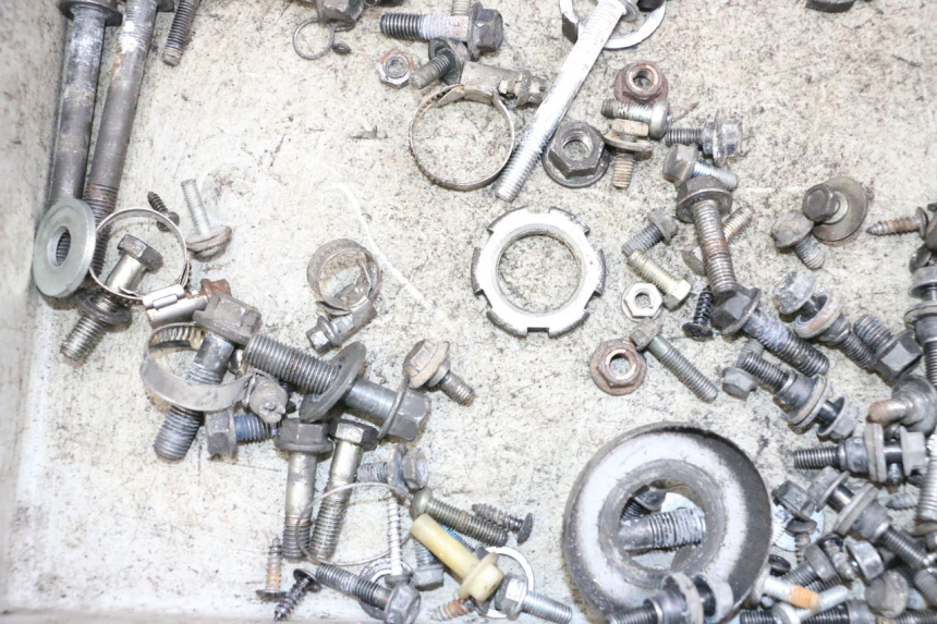 photo de SAC VISSERIE VIS YAMAHA XMAX X-MAX 125 (2006 - 2009) - Gros plan technique