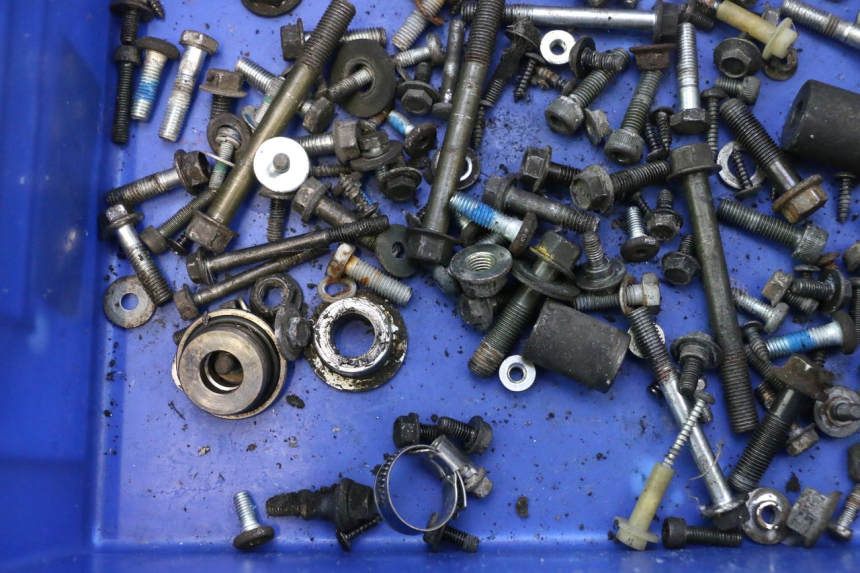 photo de SAC VISSERIE VIS YAMAHA XMAX X-MAX 125 (2006 - 2009) - Gros plan technique