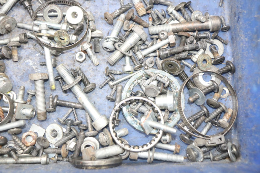 photo de SAC VISSERIE VIS PIAGGIO X10 125 (2012 - 2017) - Gros plan technique