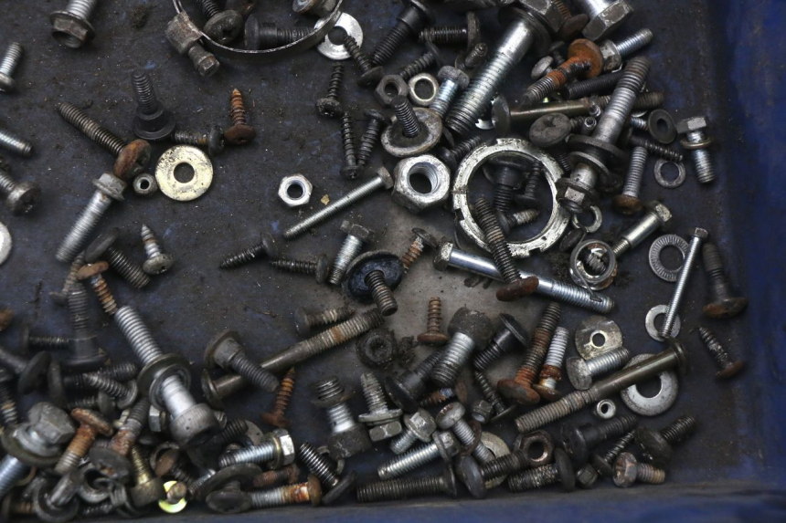 photo de SAC VISSERIE VIS PIAGGIO X8 125 (2004 - 2007) - Gros plan technique