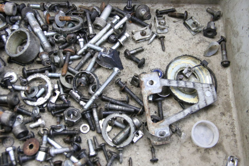 photo de SAC VISSERIE VIS PIAGGIO XEVO - X EVO 125 (2007 - 2017) - Détail de la pièce