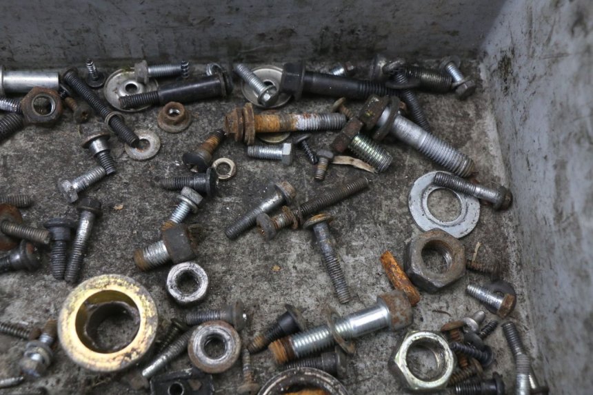 photo de SAC VISSERIE VIS PIAGGIO XEVO - X EVO 125 (2007 - 2017) - Zoom état d’usage