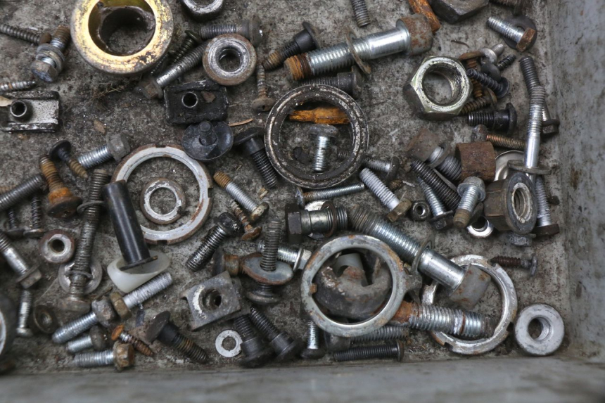 photo de SAC VISSERIE VIS PIAGGIO XEVO - X EVO 125 (2007 - 2017) - Gros plan technique