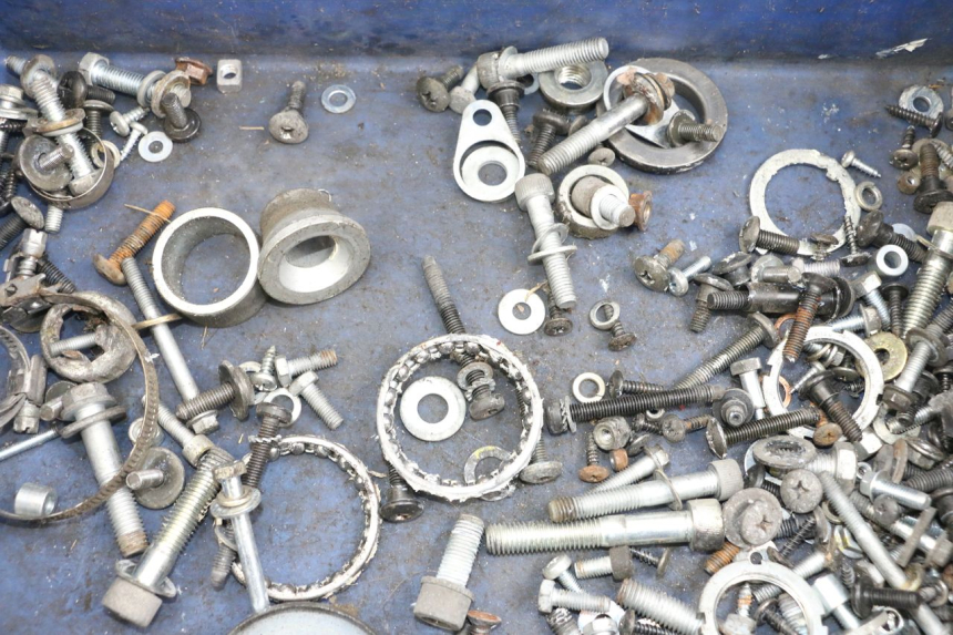 photo de SAC VISSERIE VIS PIAGGIO XEVO - X EVO 125 (2007 - 2017) - Détail de la pièce