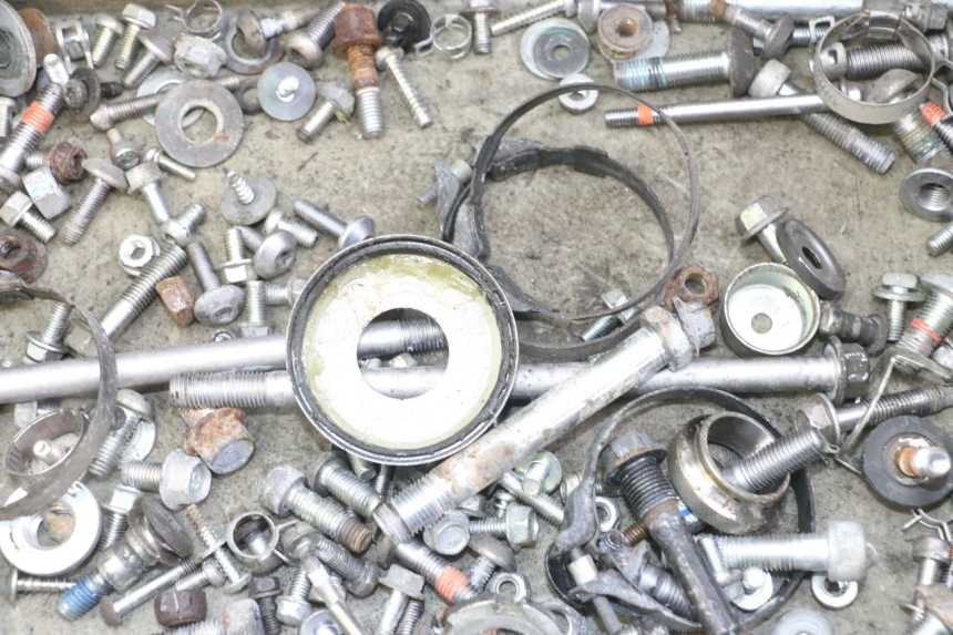 photo de SAC VISSERIE VIS YAMAHA XJ6 ABS 600 (2008 - 2016) - Détail de la pièce