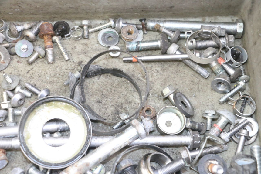 photo de SAC VISSERIE VIS YAMAHA XJ6 ABS 600 (2008 - 2016) - Gros plan technique