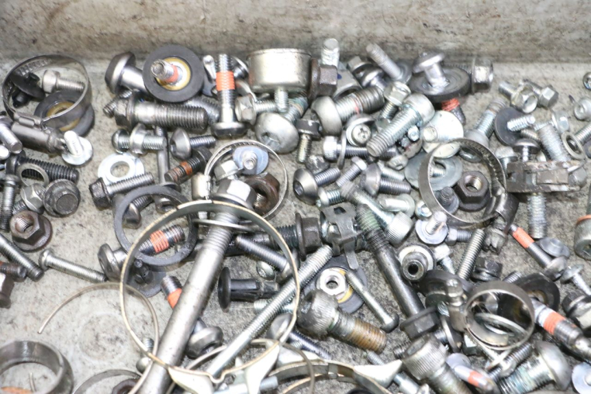 photo de SAC VISSERIE VIS YAMAHA XJ6 ABS 600 (2008 - 2016) - Zoom état d’usage