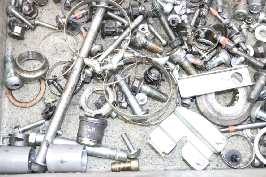 photo de SAC VISSERIE VIS YAMAHA XJ6 ABS 600 (2008 - 2016) - Autre angle de vue